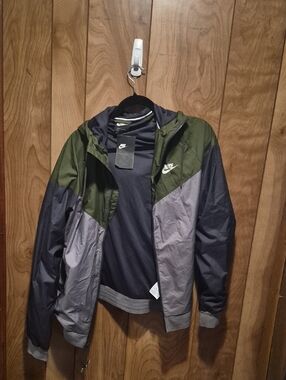Nike Men’s Olive, Gray & Black Colorblock Windbreaker Jacket